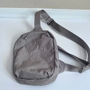 Nike Small Sling Bag Gray Crossbody Chest Pack Adjustable Strap Sporty